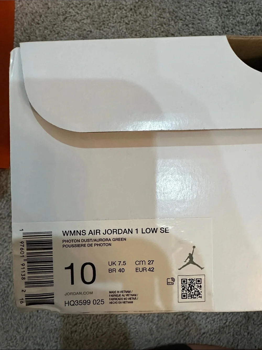 Women’s Air Jordan 1 Low SE Leather Sneakers in Photon Dust / Aurora Green